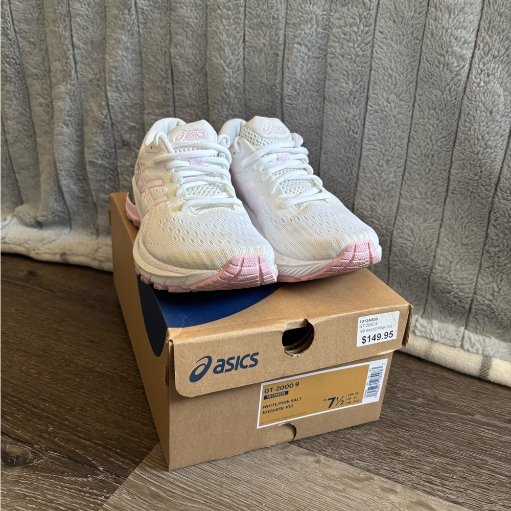 ASICS GT-2000 9 White and Pink running shoes